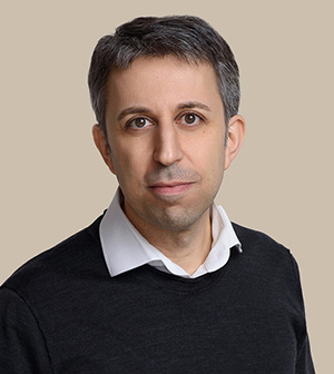 Роман Директович