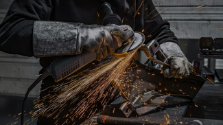 Догнали и перегнали? Зарплаты рабочих выросли до уровня зарплат менеджеров